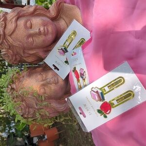 NWT  📖📚 J. CREW 📚 📖 BRASS BOOKMARK SET 🍎 2 PCs, embossed 🍎 great gift 🎁